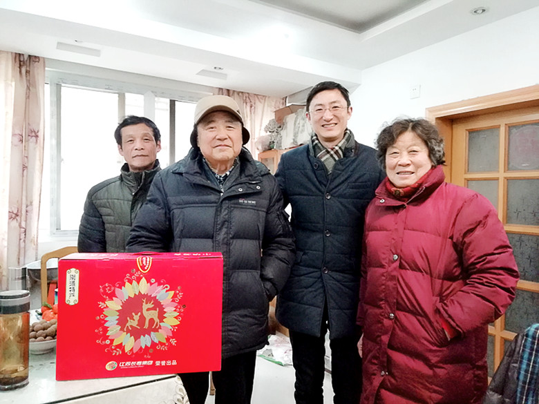 20180210春节慰问暖人心,殷殷真情送祝福02.jpg 20180210春节慰问暖人心,殷殷真情送祝福02.jpg