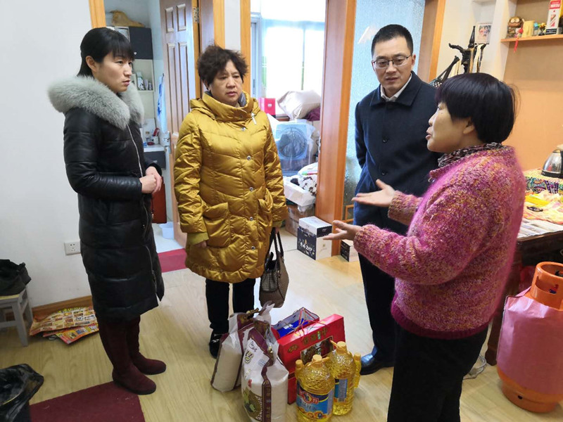 慰问2_副本.jpg 慰问2_副本.jpg